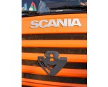 Scania V8 logo RVS voor op de grille