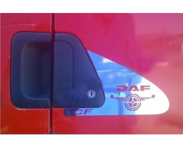 DAF logo oud RVS CF voor om deurhendel heen